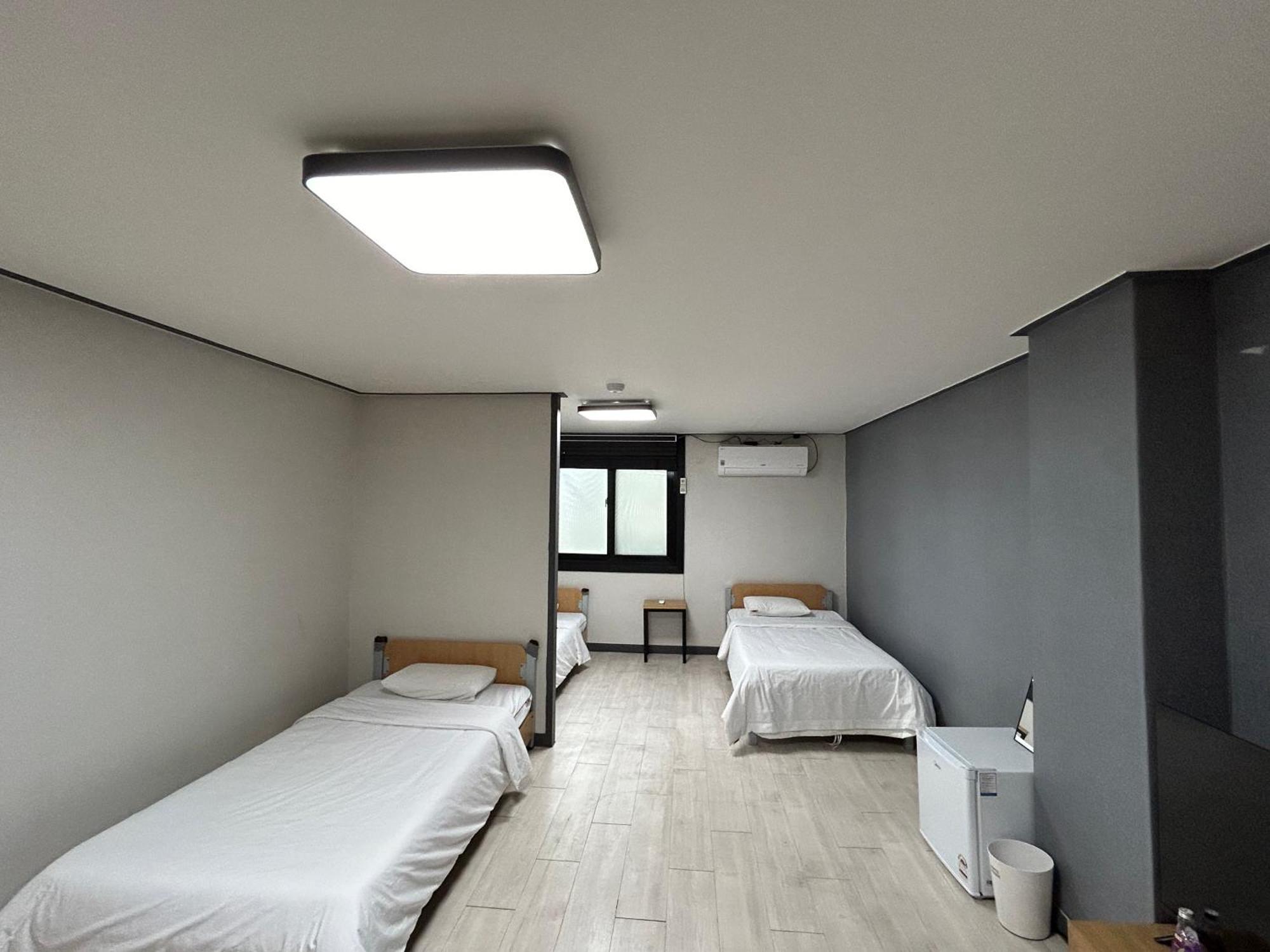 Deluxe Motel กอเจ ห้อง รูปภาพ